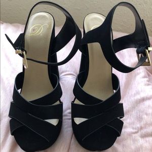Black strap heels size 7 1/2